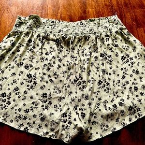 Adorable women’s shorts size Large